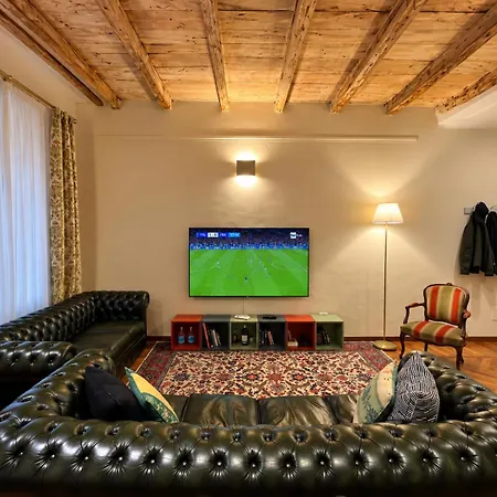 Steps From Piazza Maggiore - 1 Bedroom Bologna